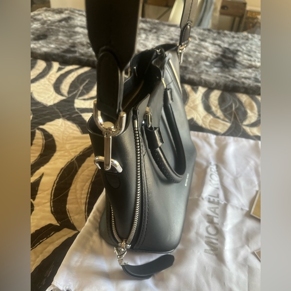 NWT MICHAEL KORS Blakely Black Leather Tote Bag w/ Dust Bag - Picture 6 of 12